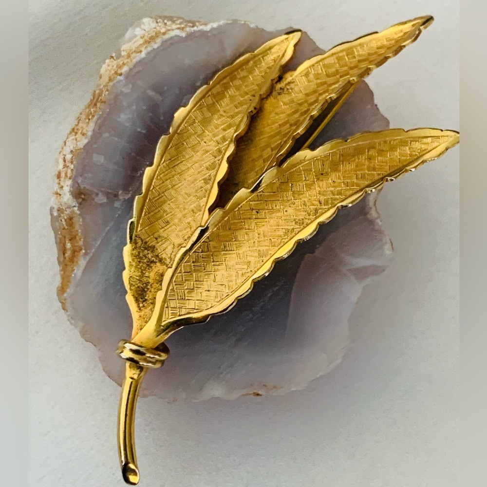 Vintage Giovanni Golden Leaf Brooch